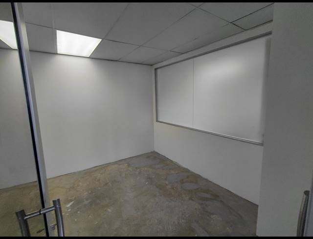 5,600M² OFFICE TO LET IN VORNA VALLEY